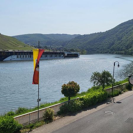 Mosel-Landhaus Am Moselufer B&B Briedern Exterior foto