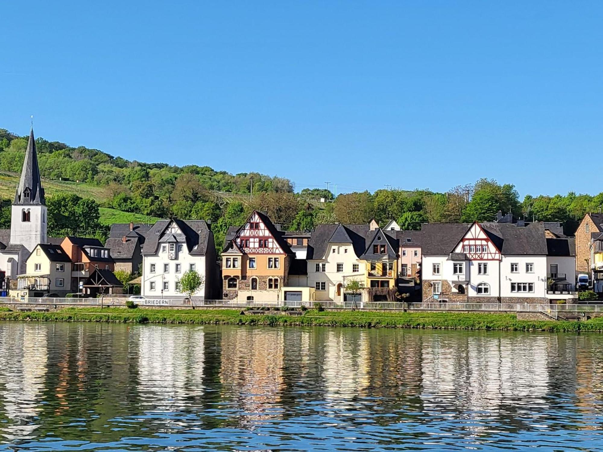 Mosel-Landhaus Am Moselufer B&B Briedern Exterior foto